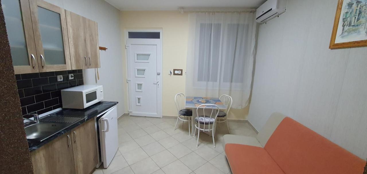Szlavi Apartman Baja Eksteriør billede
